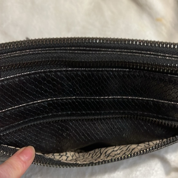 Black Snake skin pu leather cross body bag - Picture 10 of 10